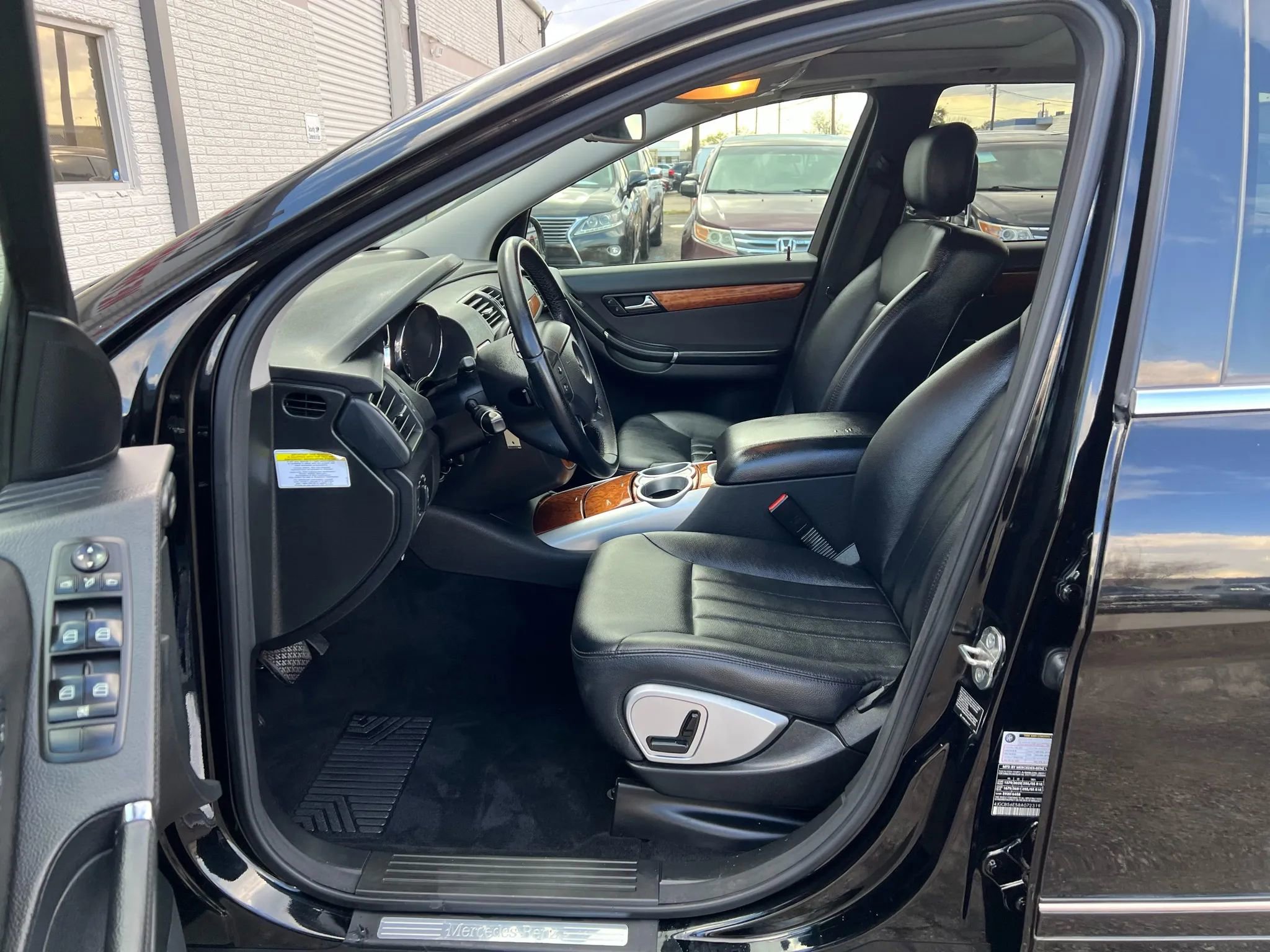 Used 2008 Mercedes-Benz R 350 2WD image 13