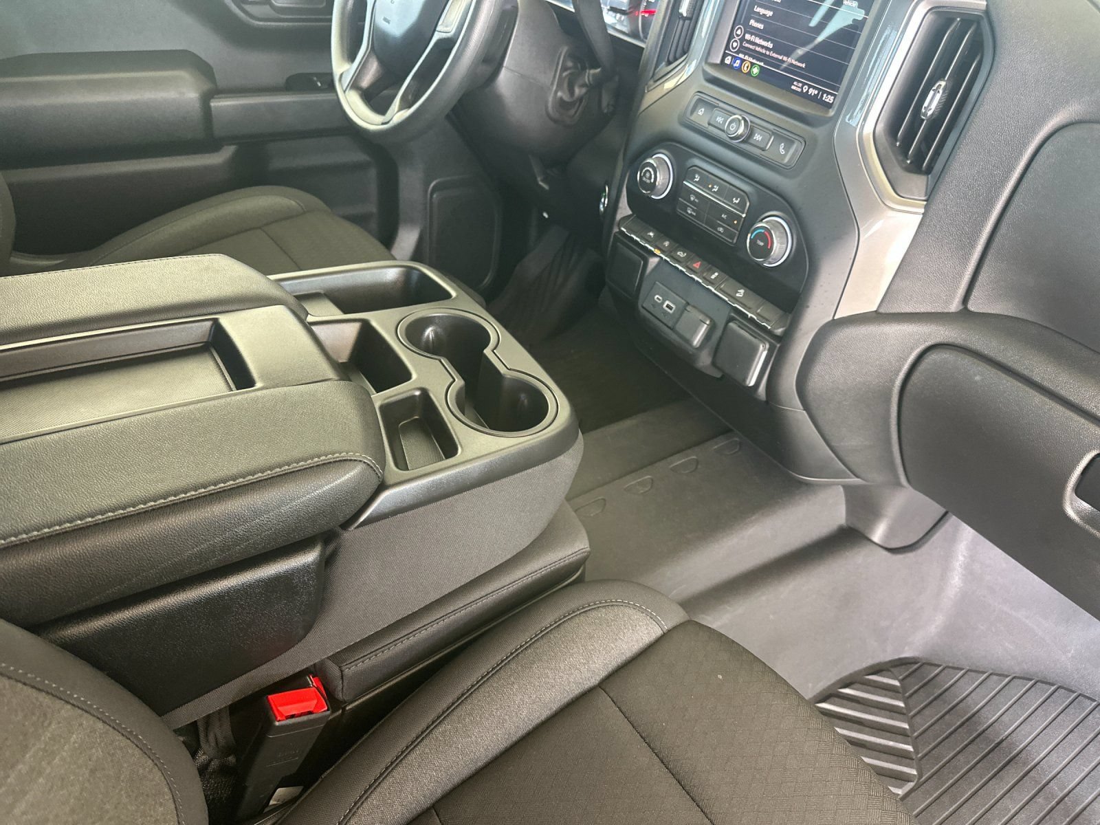 Used 2026 Chevrolet Silverado 1500 Custom Trail Boss w/ LPO, Dark Essentials Package AWD/4WD image 16