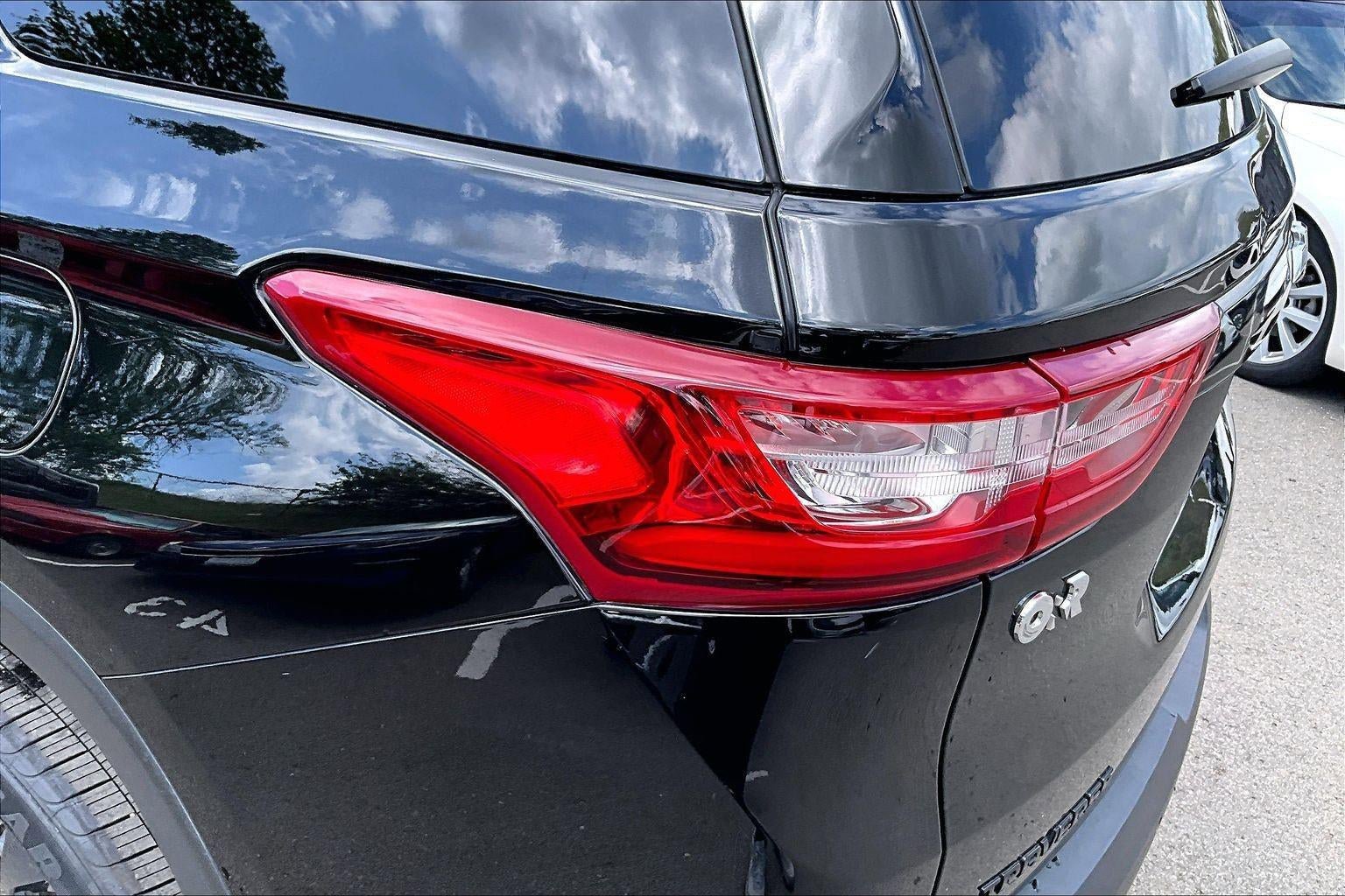 Used 2021 Chevrolet Traverse RS w/ LPO, Floor Liner Package FWD image 27