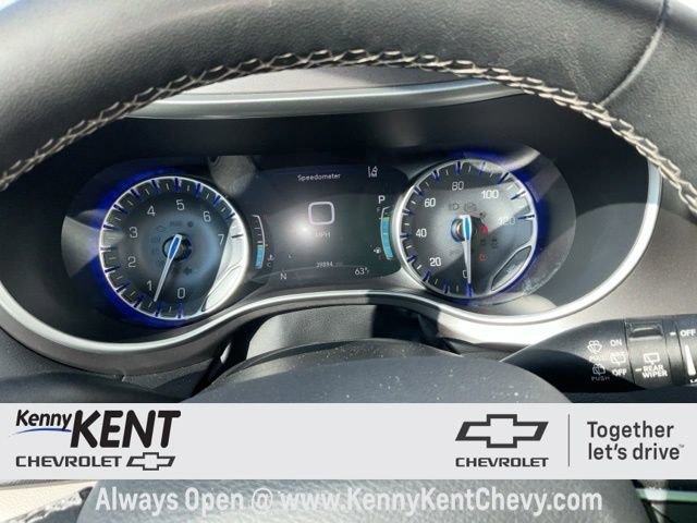 Used 2023 Chrysler Pacifica Touring-L image 27