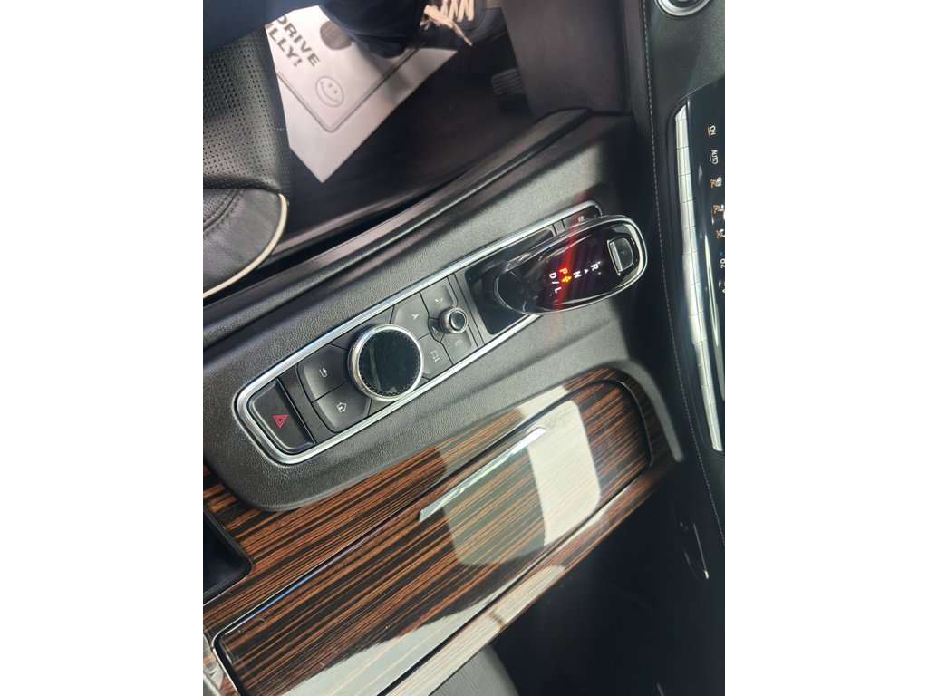 Used 2021 Cadillac Escalade Premium Luxury image 24