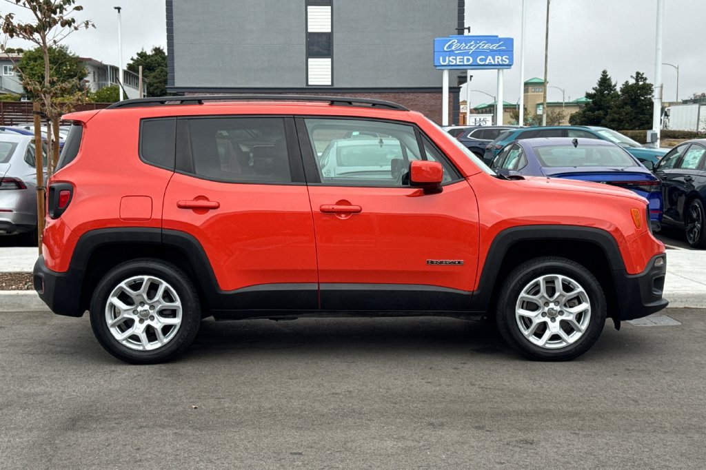 Used 2015 Jeep Renegade Latitude w/ Cold Weather Group II AWD/4WD image 3