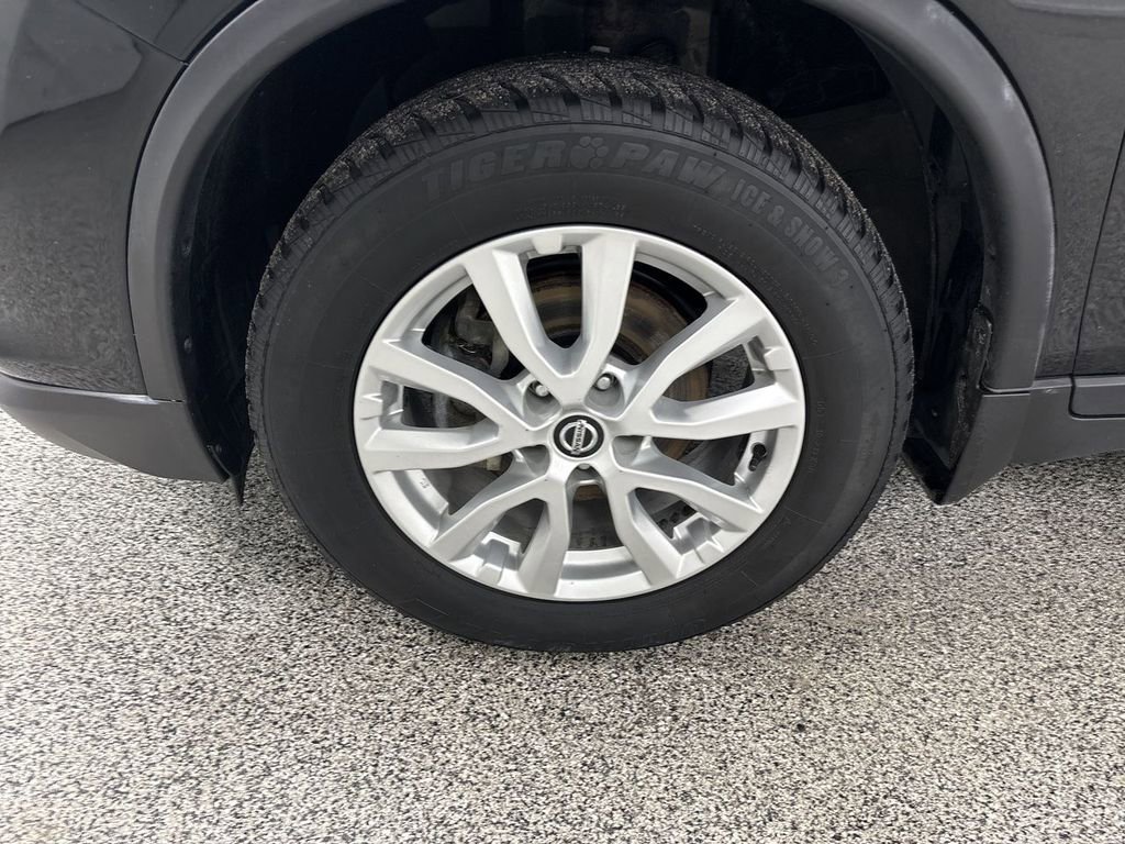 Used 2019 Nissan Rogue SV image 15