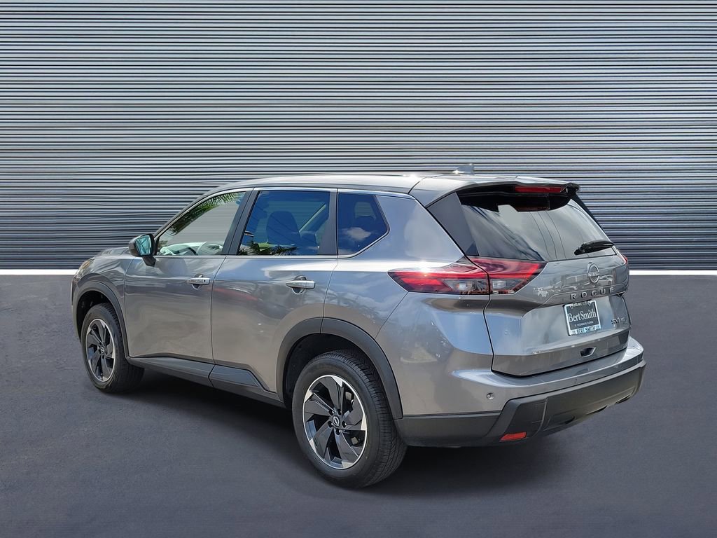 Used 2024 Nissan Rogue SV image 4