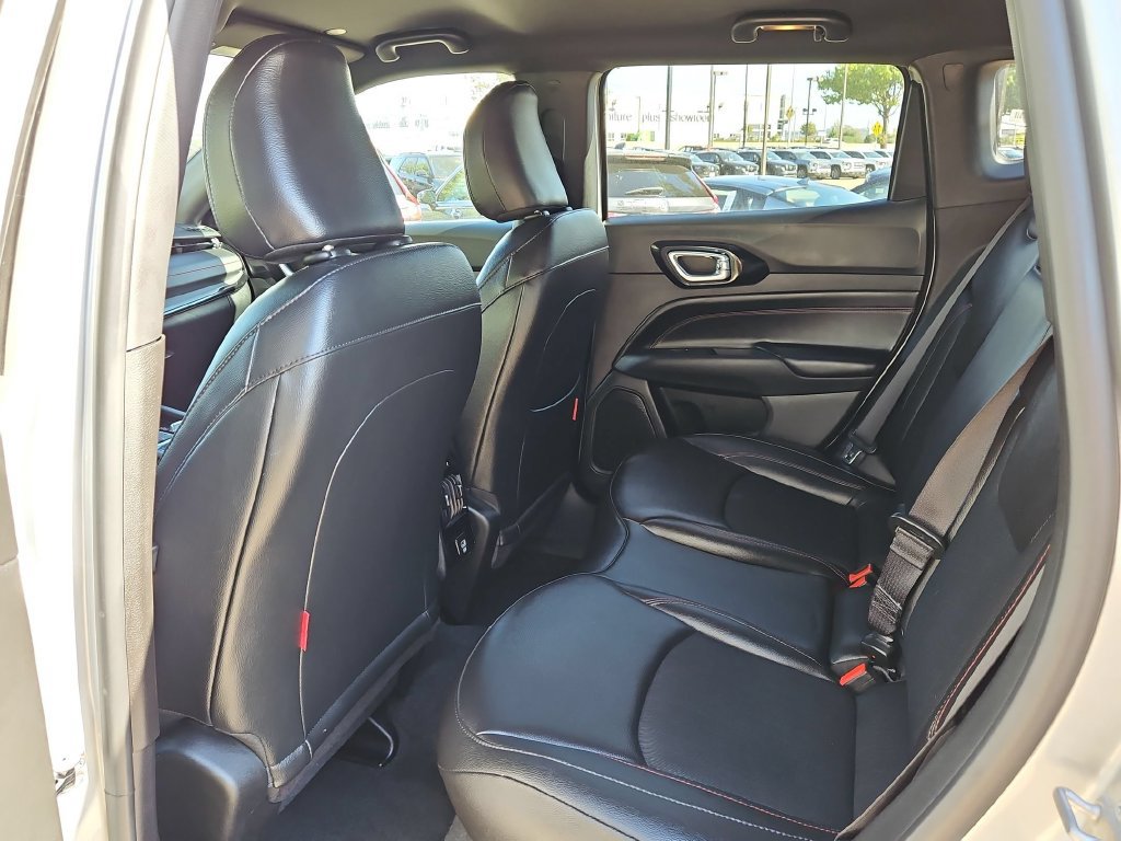 Used 2025 Jeep Compass Trailhawk AWD/4WD image 28