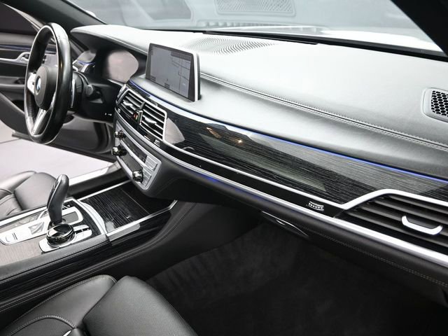 Used 2022 BMW 750i xDrive w/ Executive Package image 23