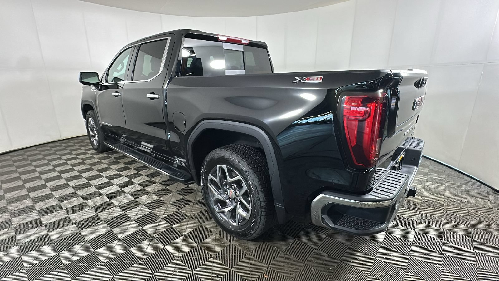 New 2026 GMC Sierra 1500 SLT w/ SLT Premium Plus Package AWD/4WD image 5