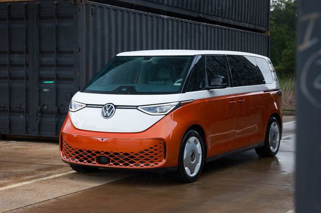 Used 2025 Volkswagen ID. Buzz 1st Edition RWD image 40