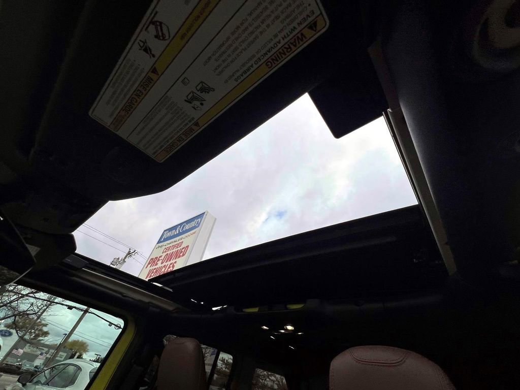 Used 2023 Jeep Wrangler Unlimited Sahara image 30