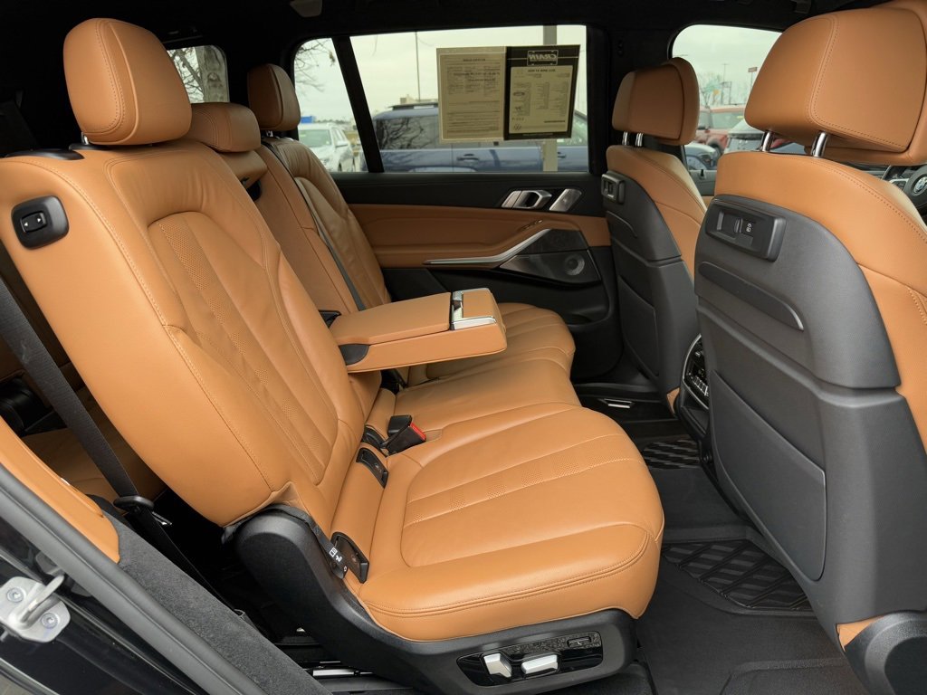 Used 2021 BMW X7 M50i image 50