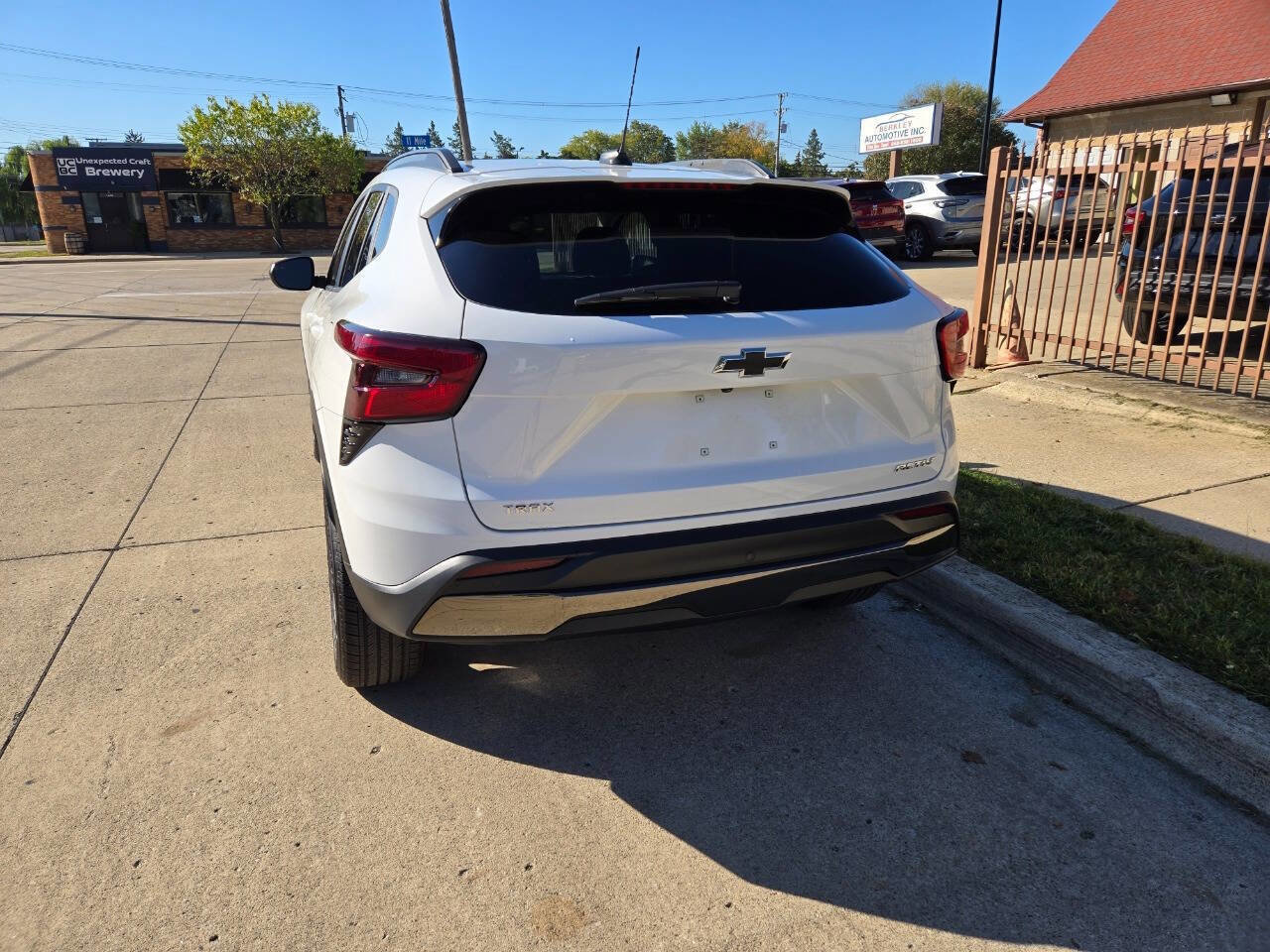 Used 2025 Chevrolet Trax ACTIV w/ Driver Confidence Package image 9