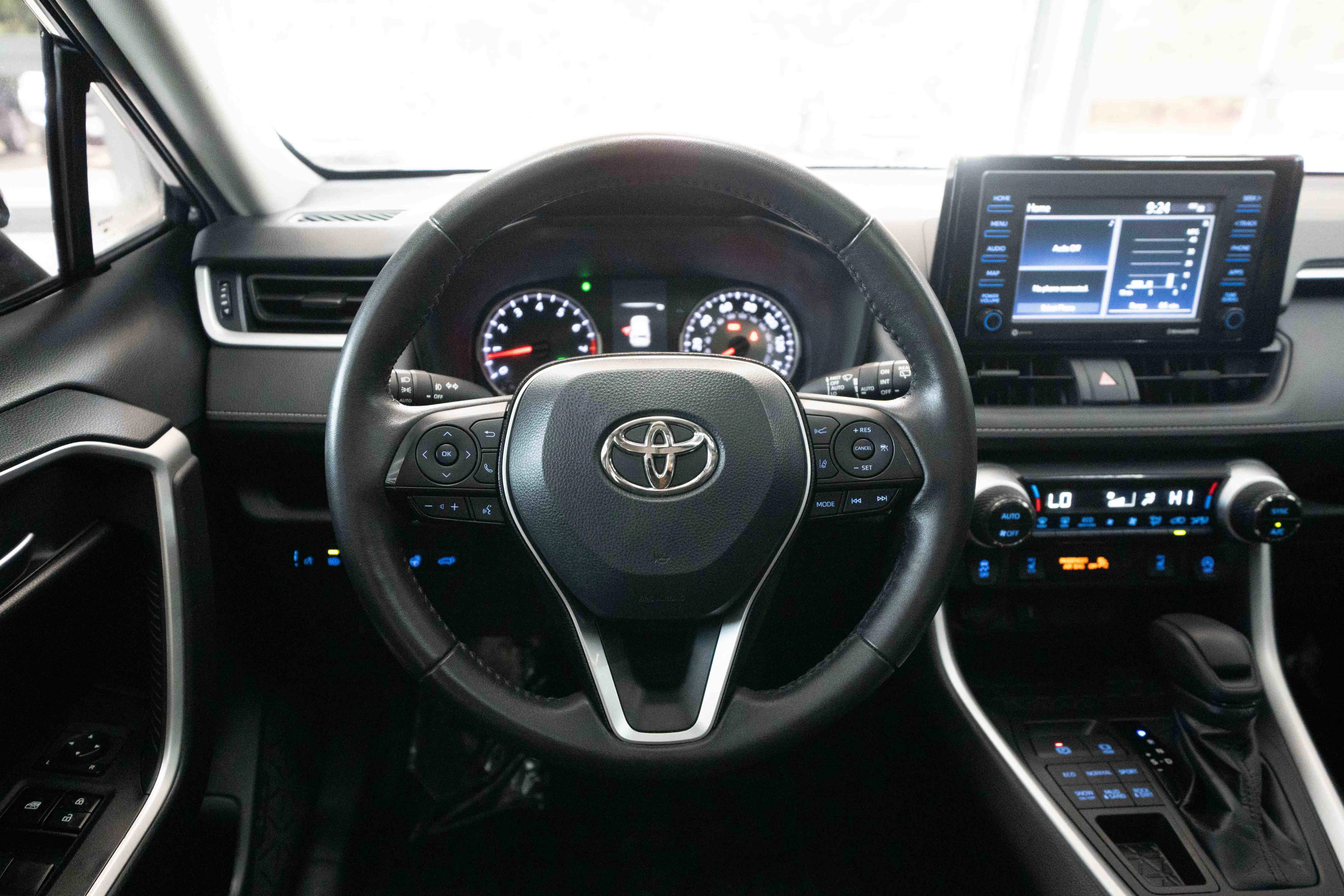 Used 2020 Toyota RAV4 XLE w/ Convenience Package AWD/4WD image 21
