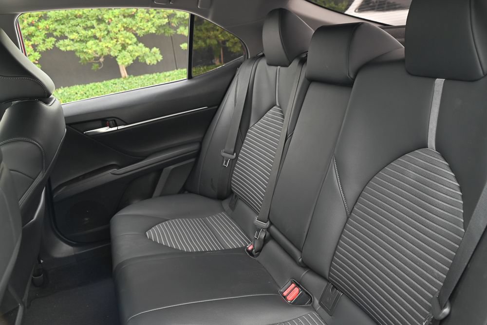 Used 2022 Toyota Camry SE FWD image 7