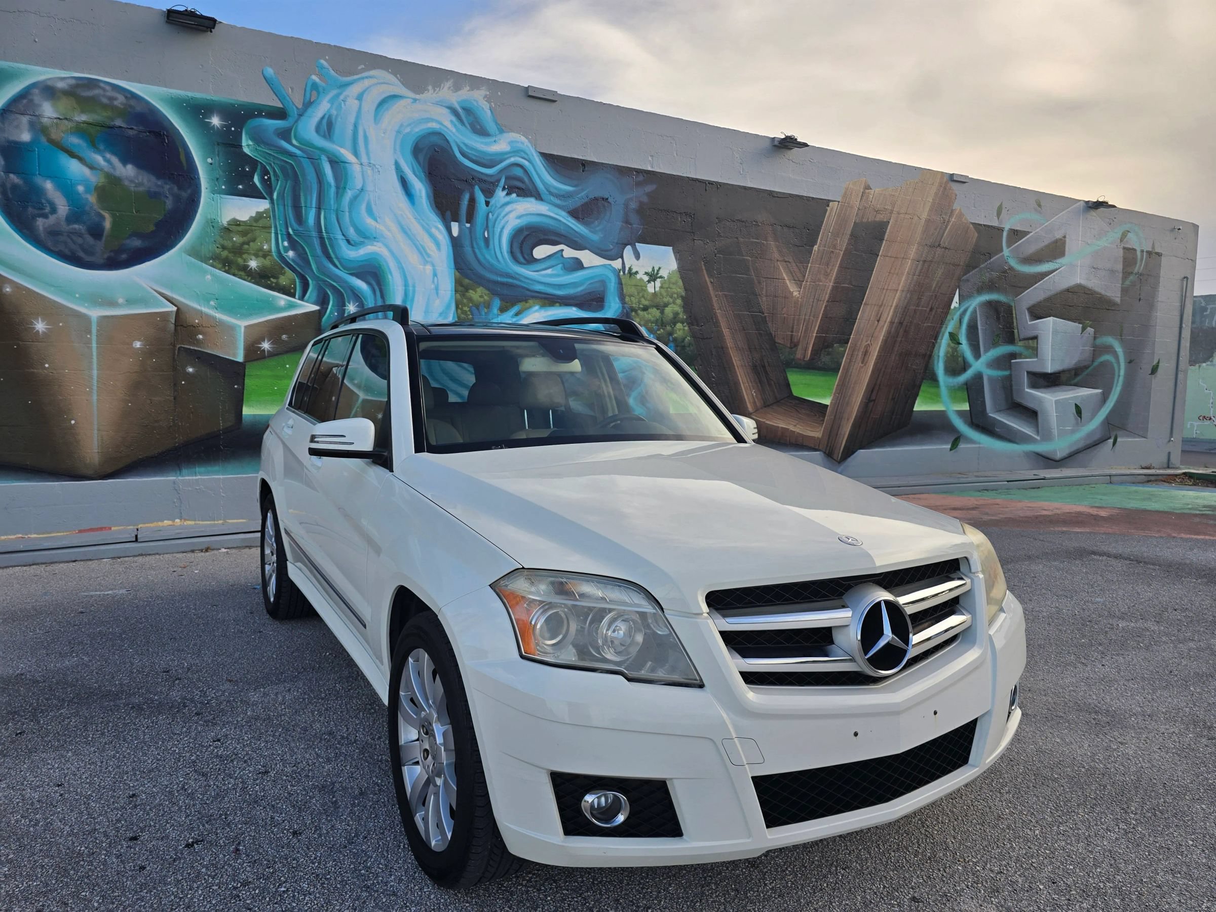 Used 2011 Mercedes-Benz GLK 350 4MATIC image 4