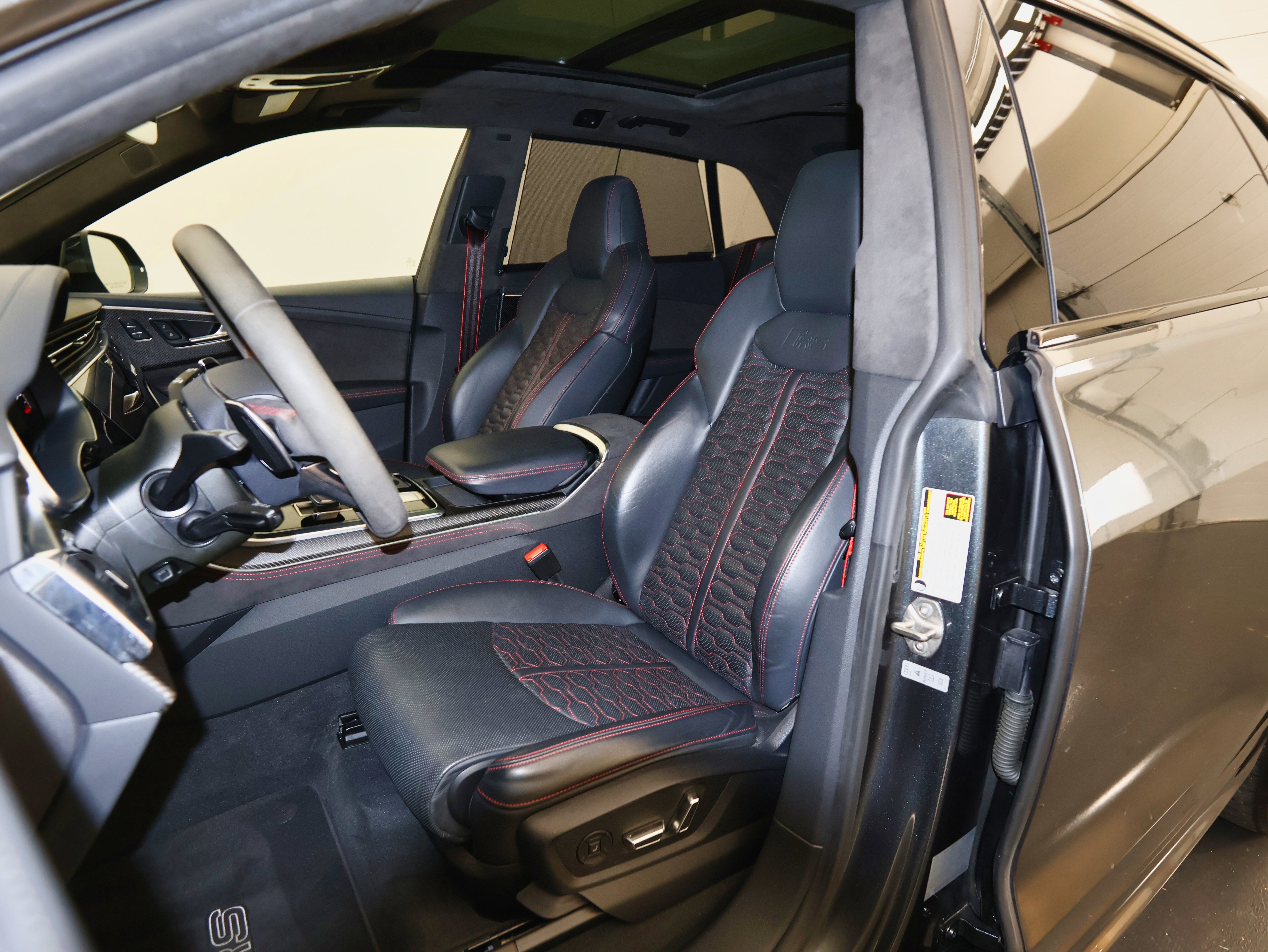 Used 2022 Audi RS Q8 w/ Black Optic Package image 22