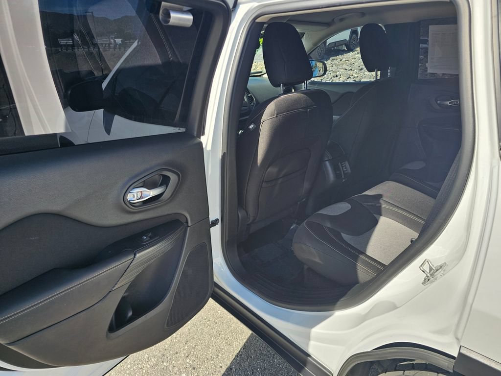 Used 2017 Jeep Cherokee Sport AWD/4WD image 22
