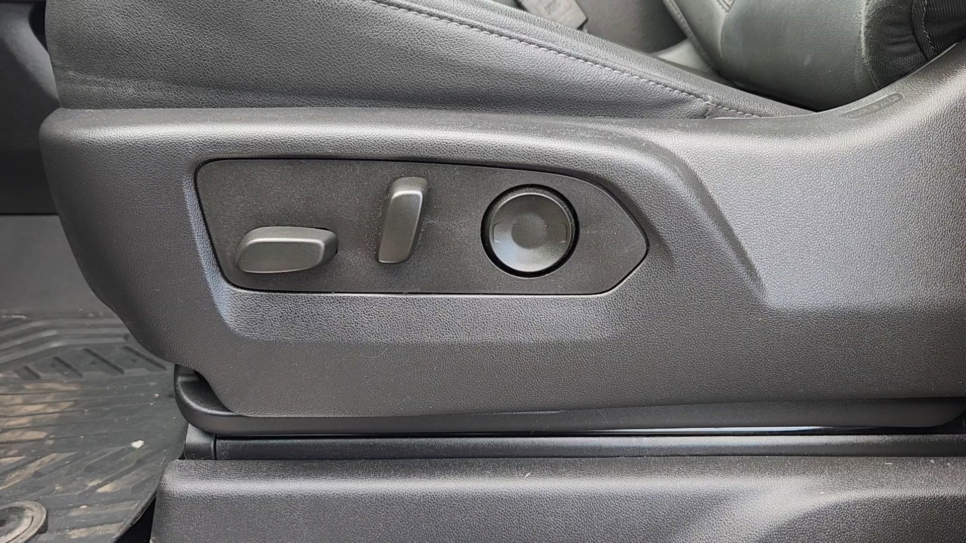 Used 2022 Chevrolet Silverado 1500 LT Trail Boss w/ LT Trail Boss Premium Package image 9