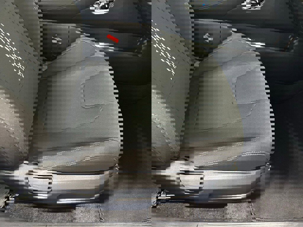 Used 2025 Hyundai Elantra SEL w/ Cargo Package image 57