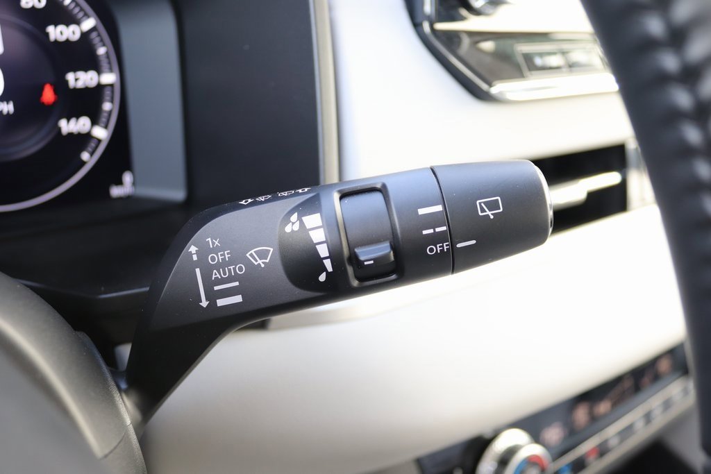 Used 2023 Mitsubishi Outlander SEL AWD/4WD image 29