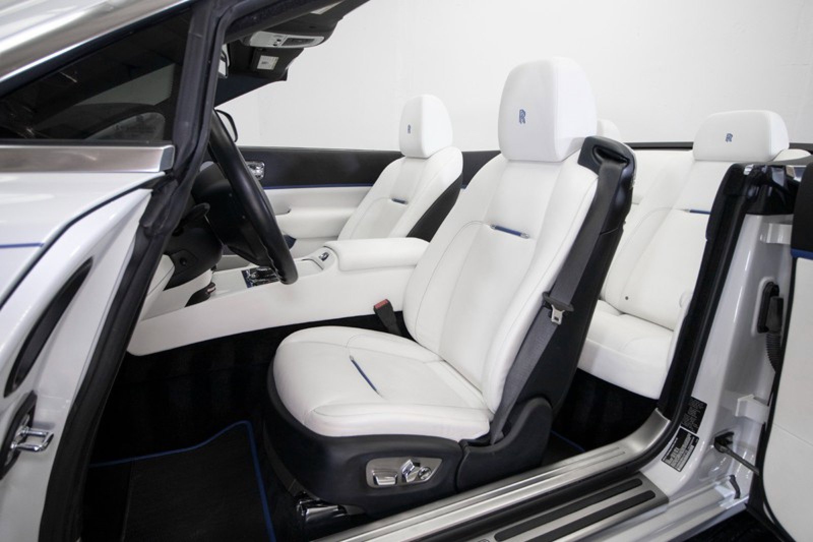 Used 2017 Rolls-Royce Dawn image 28