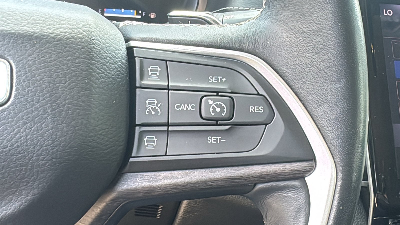 Used 2021 Jeep Grand Cherokee L Limited AWD/4WD image 24