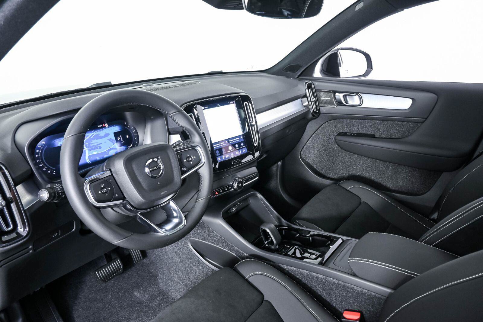New 2026 Volvo XC40 B5 Ultra w/ Protection Package Premier AWD/4WD image 4