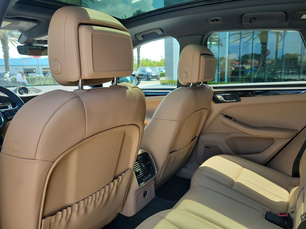 Used 2024 Porsche Macan S AWD/4WD image 17