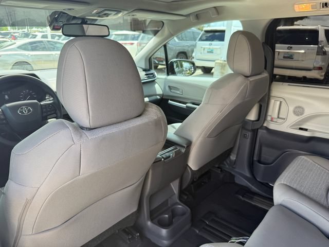 Used 2023 Toyota Sienna LE w/ LE Plus Package FWD image 23