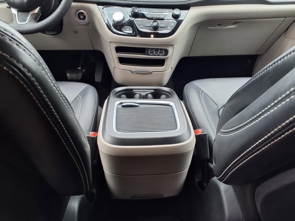 Used 2024 Chrysler Pacifica Select image 20