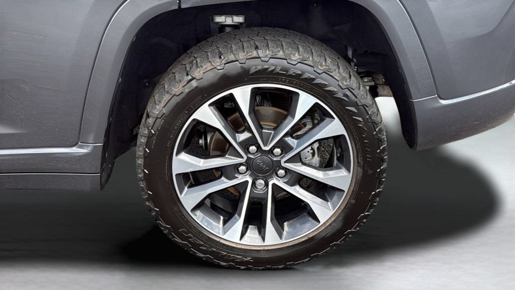 Used 2022 Jeep Grand Cherokee Overland AWD/4WD image 23