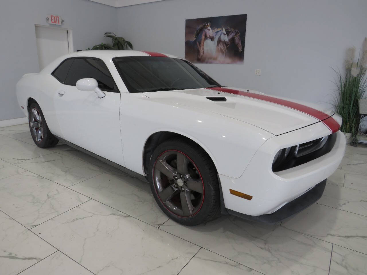 Used 2013 Dodge Challenger SXT RWD image 2