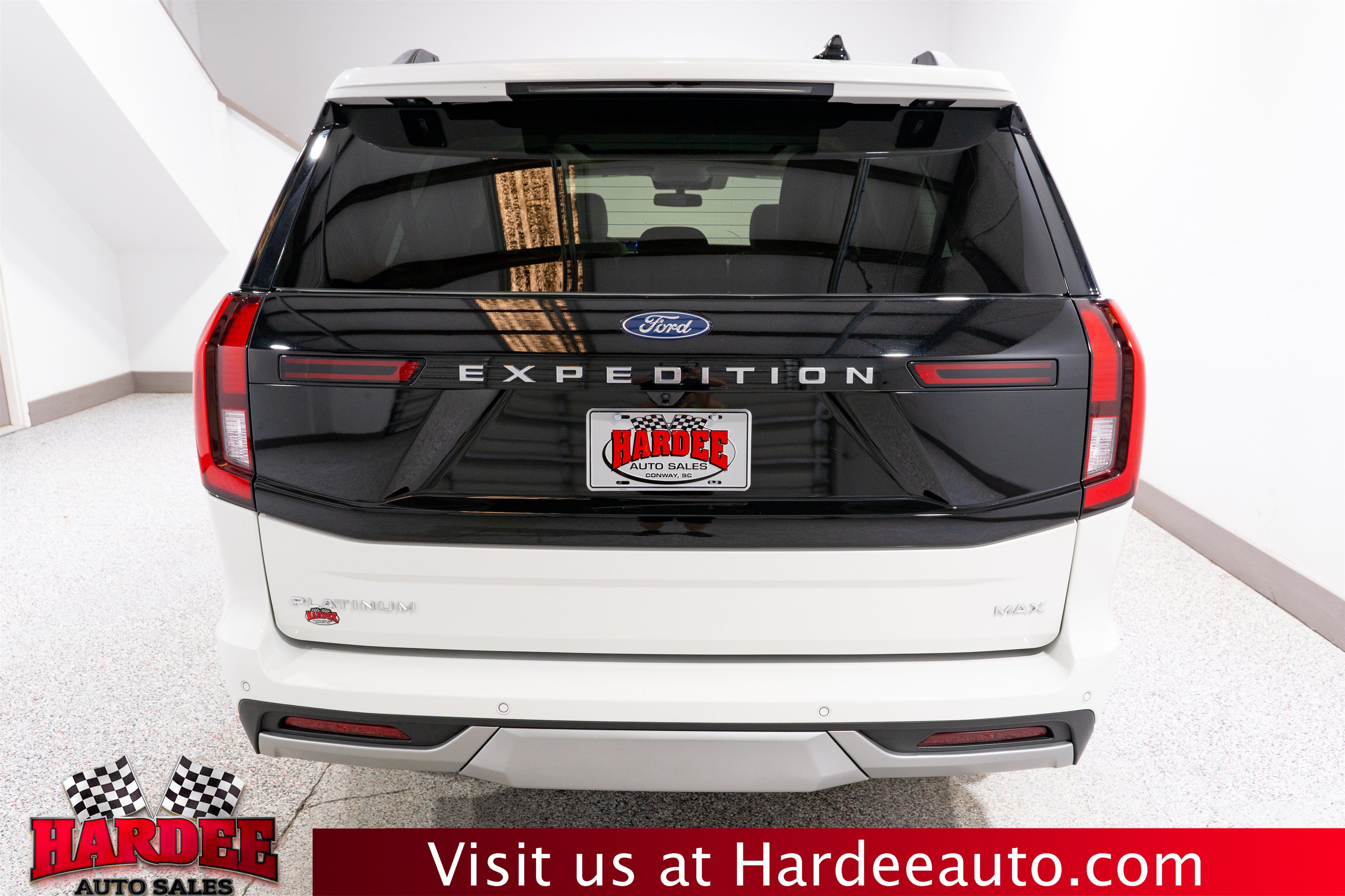 Used 2025 Ford Expedition Max Platinum w/ Platinum Ultimate Package AWD/4WD image 4