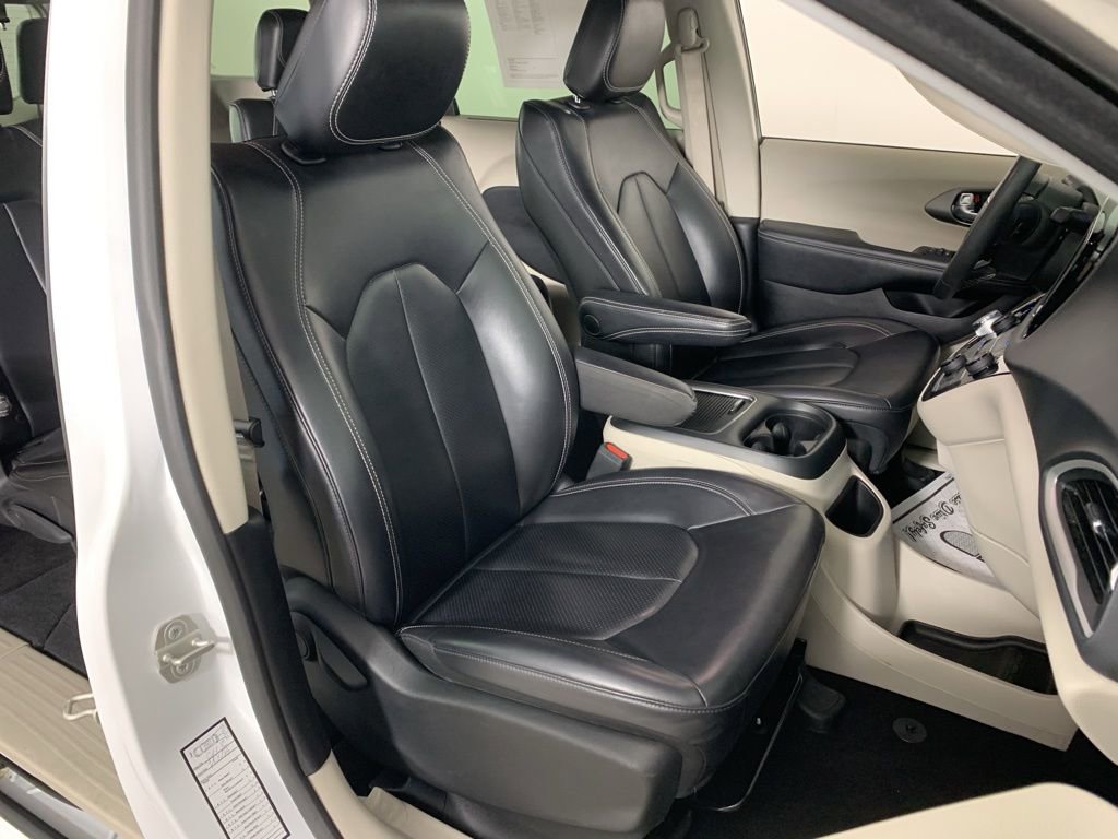 Used 2023 Chrysler Pacifica Touring-L FWD image 35