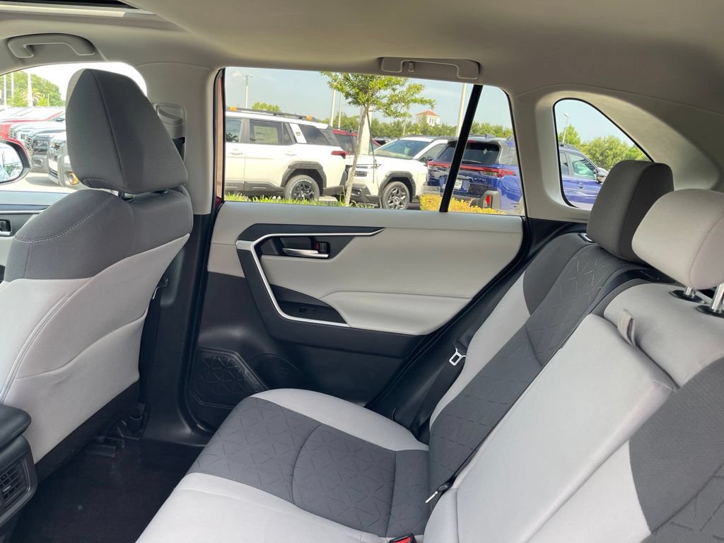 Used 2021 Toyota RAV4 XLE w/ Convenience Package FWD image 22