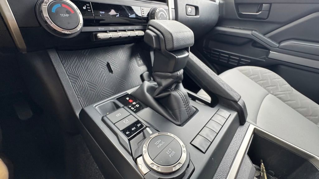 Used 2024 Toyota Tacoma SR5 AWD/4WD image 20