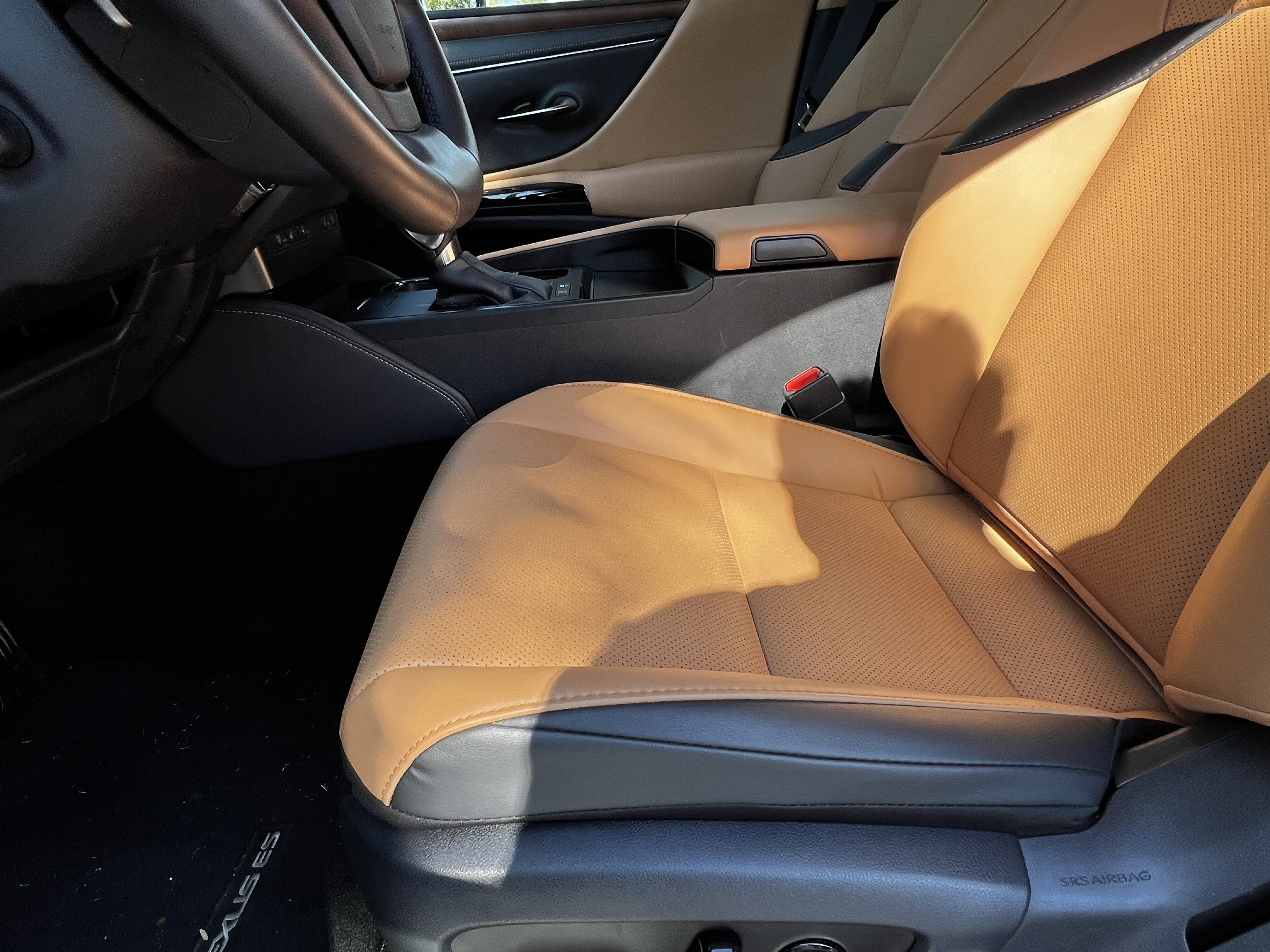 Certified 2025 Lexus ES 300h w/ Premium Package image 16