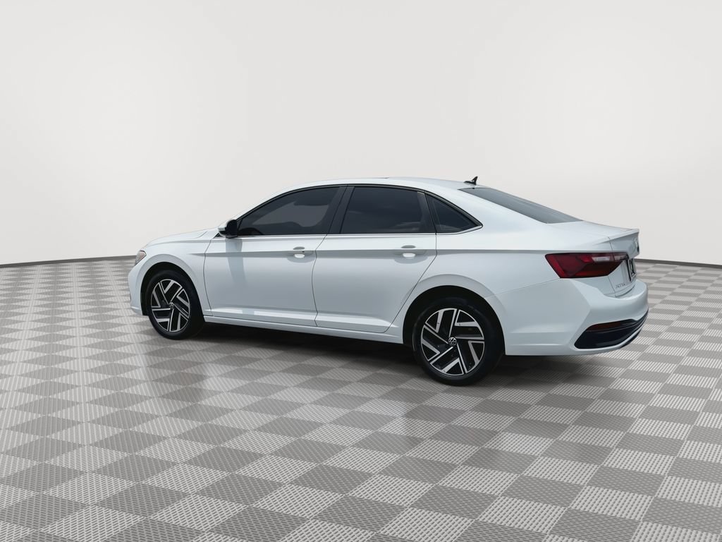 Used 2024 Volkswagen Jetta SE FWD image 6