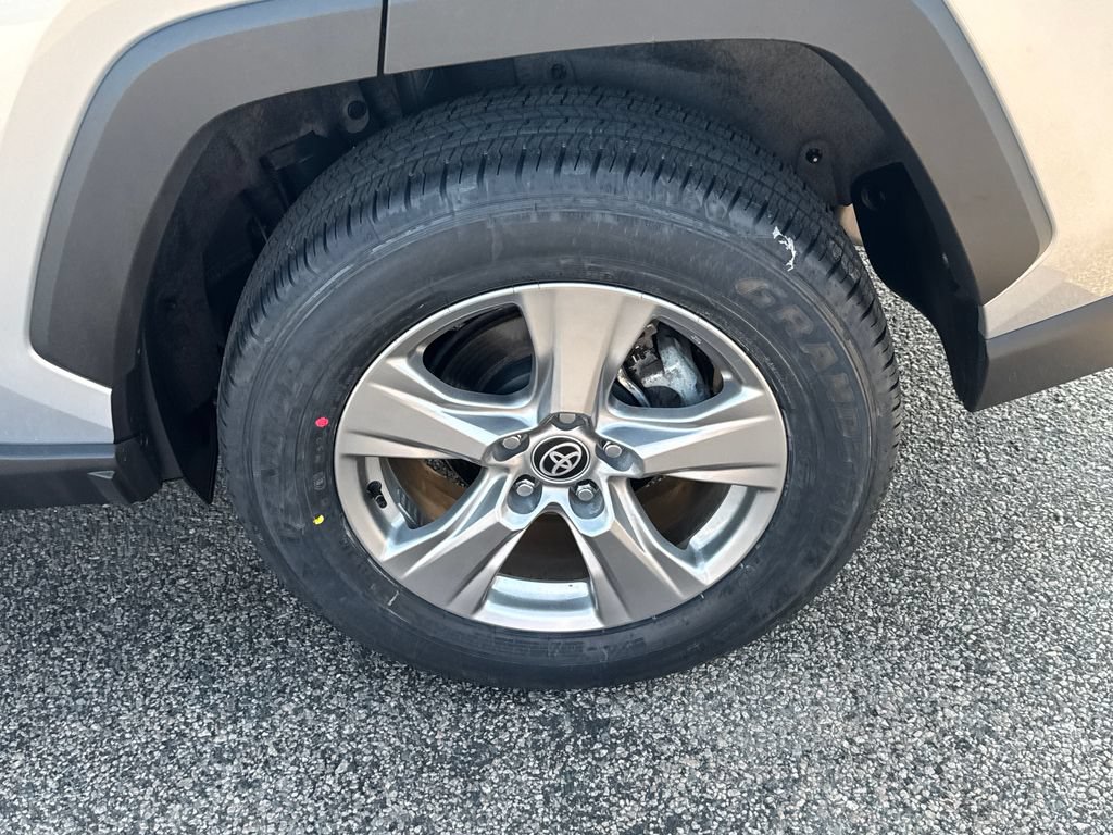 Used 2025 Toyota RAV4 XLE AWD/4WD image 42