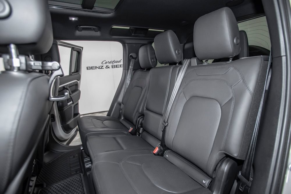 Used 2026 Land Rover Defender 110 X-Dynamic SE AWD/4WD image 15