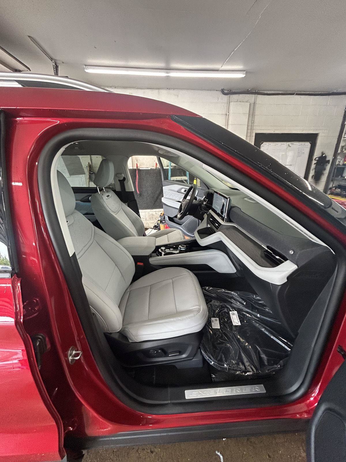 New 2026 Ford Explorer Platinum w/ LUX Leather Package AWD/4WD image 21