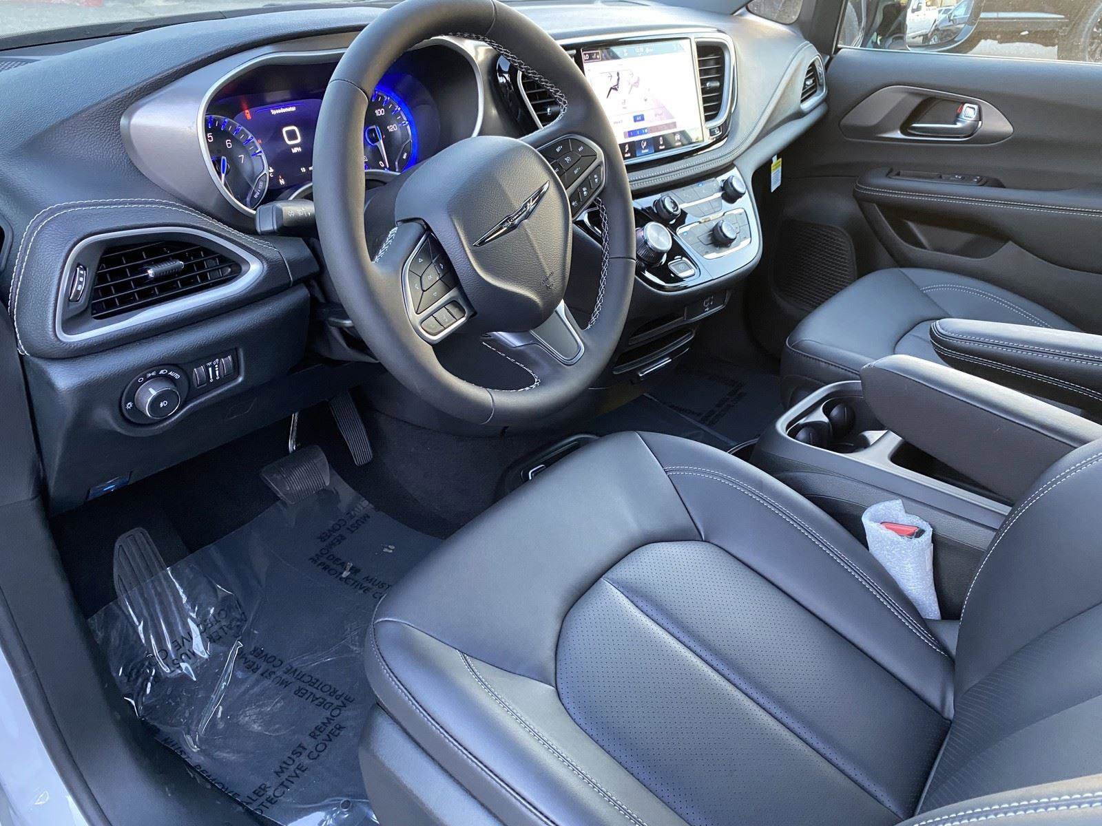 New 2026 Chrysler Pacifica Select FWD image 12