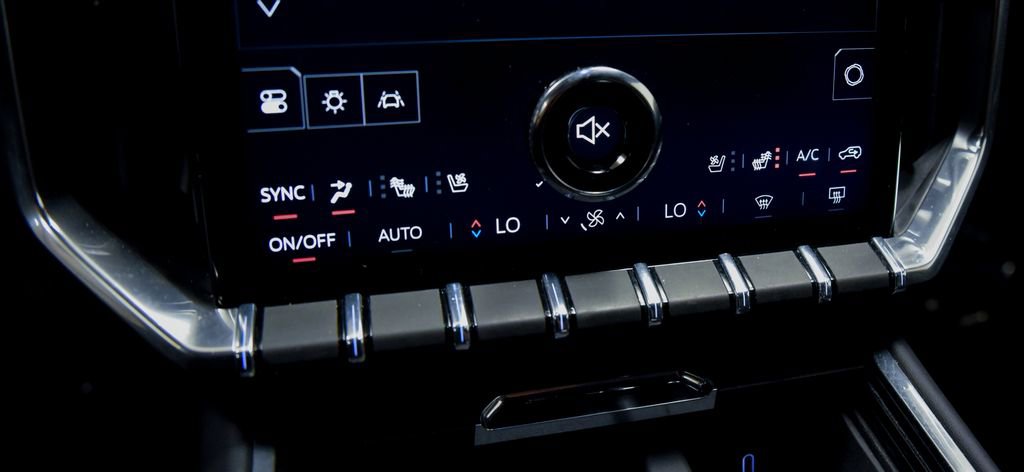 Used 2025 GMC Acadia Denali image 28