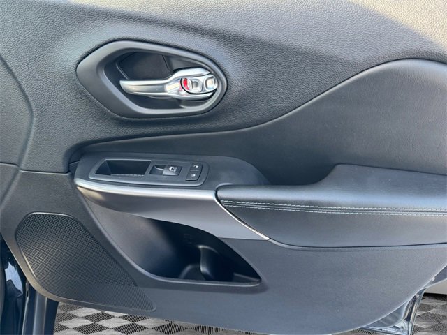 Certified 2020 Jeep Cherokee Latitude Plus w/ Cold Weather Group image 13