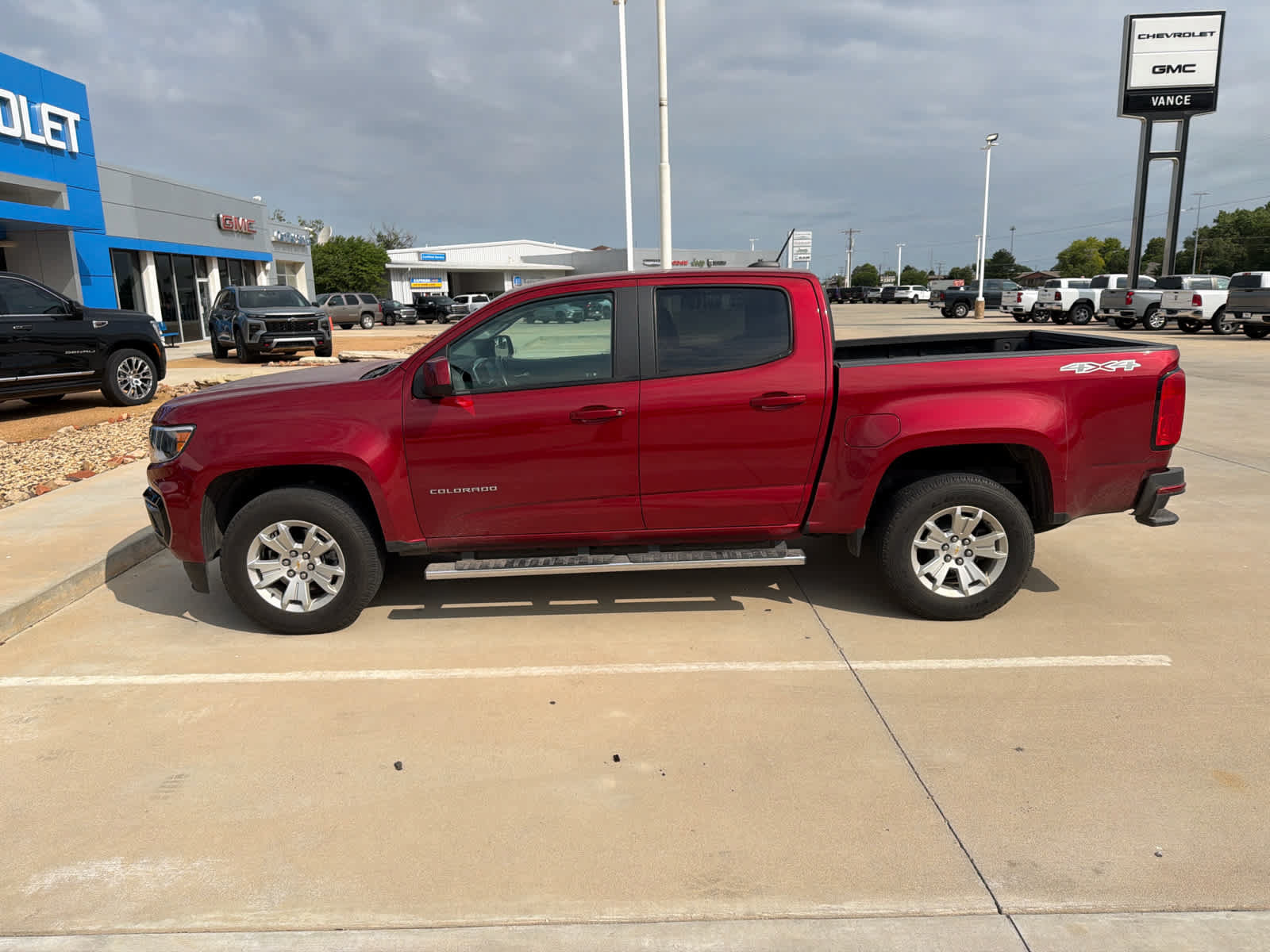 Used 2021 Chevrolet Colorado LT w/ LT Convenience Package AWD/4WD image 3