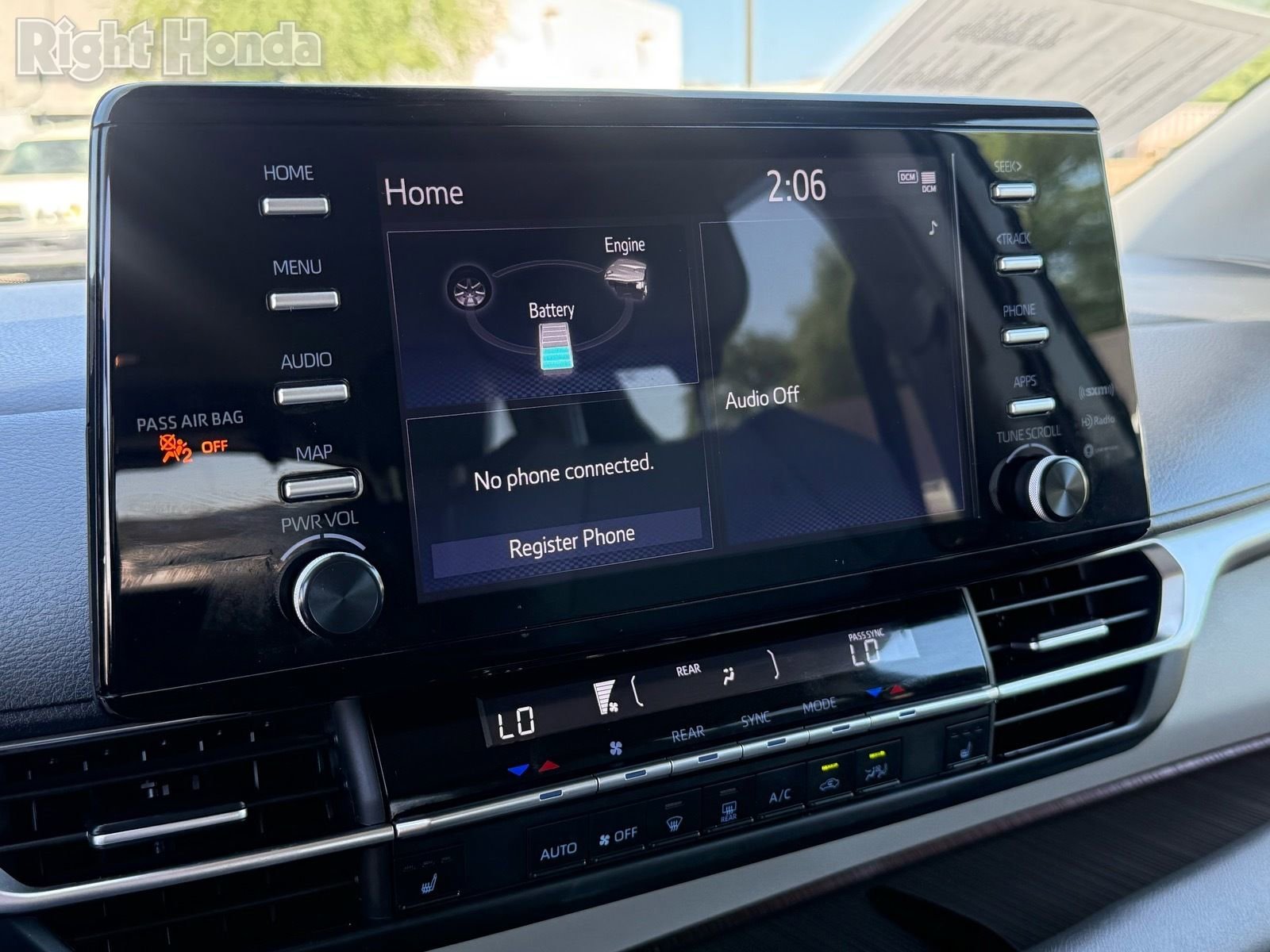 Used 2024 Toyota Sienna XLE FWD image 21