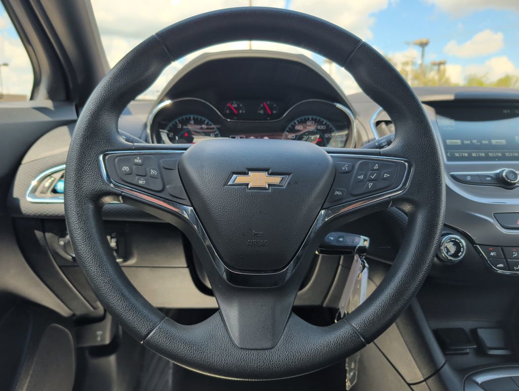 Used 2017 Chevrolet Cruze LT FWD image 11