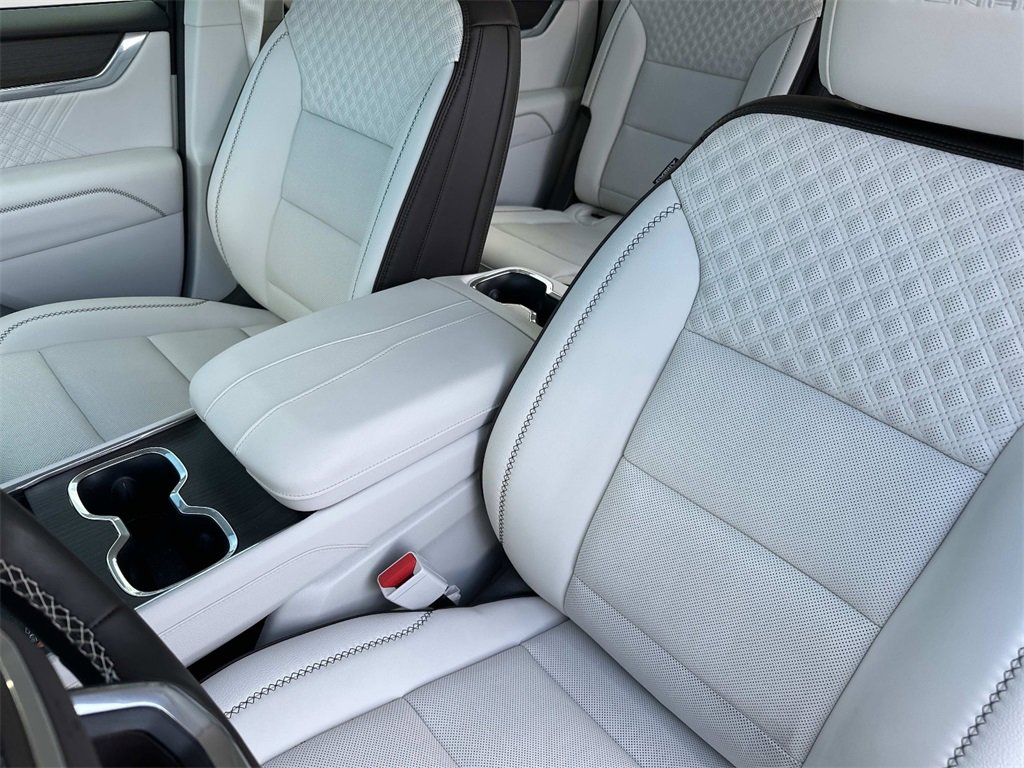 Used 2024 GMC Acadia Denali w/ Super Cruise Package image 24