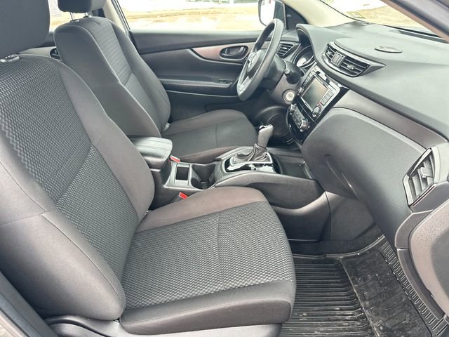 Used 2020 Nissan Rogue Sport S image 25