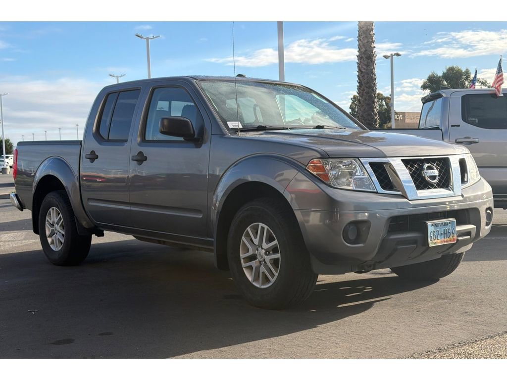 Used 2018 Nissan Frontier SV image 2