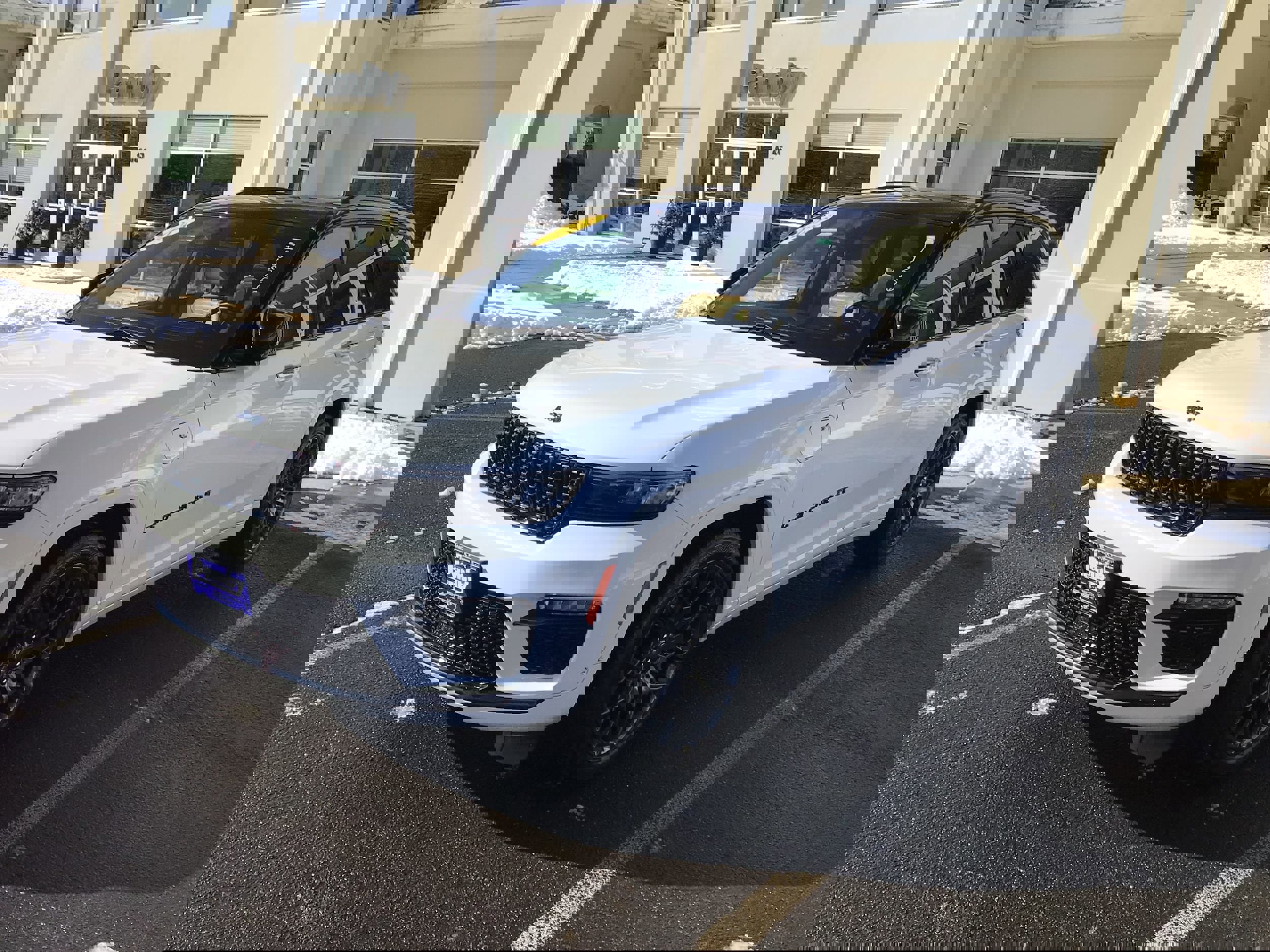 Used 2023 Jeep Grand Cherokee Summit w/ Advanced Protech Group IV image 3